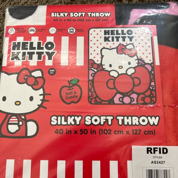 NEW Hello Kitty Kids Silky Soft Plush Throw, 40 x 50, Sanrio - Picture 5 of 6